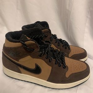 RARE Jordan 1 mid se “ Dark Chocolate”